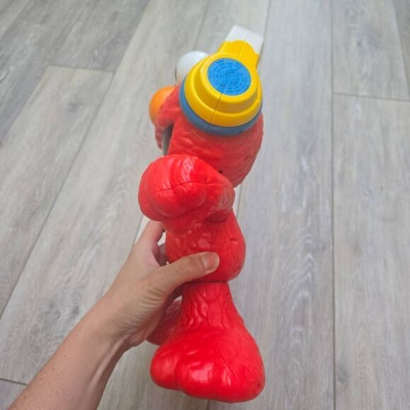 Sesame Street Let's Dance Elmo: 12-inch Elmo Toy Sings Sesame Street Toy for Kid - Picture 14 of 15